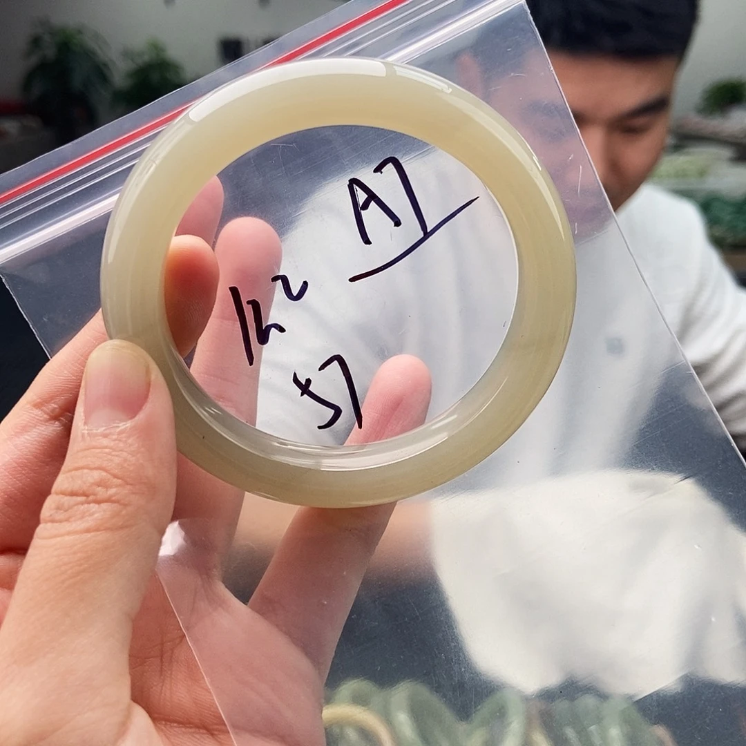 和田玉未镶嵌手镯拍一发一