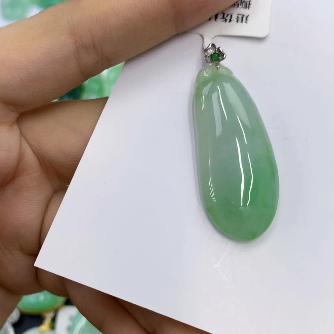 翡翠18K金镶嵌颈饰翡翠