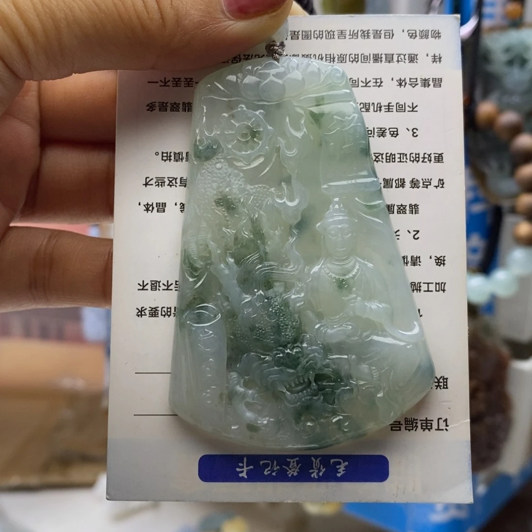 六****翡翠未镶嵌颈饰观音