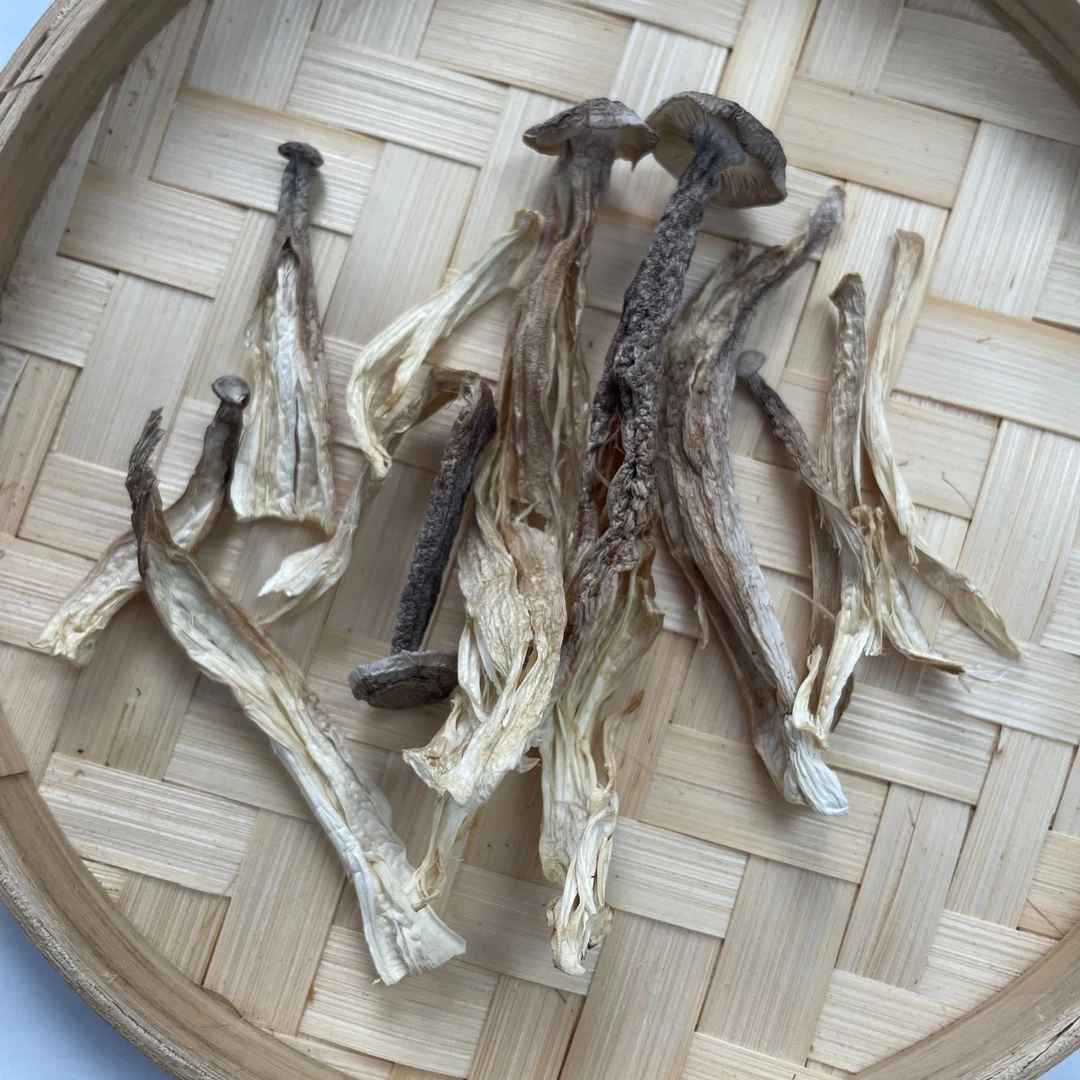 云南开裂鹿茸菇炸皮3-15厘米部分略发黄可炒菜红烧炖汤美味脆嫩