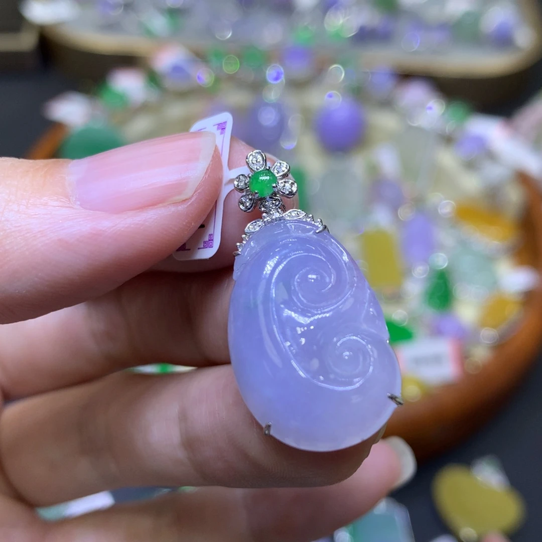 翡翠颈饰18K金镶嵌翡翠吊坠项链