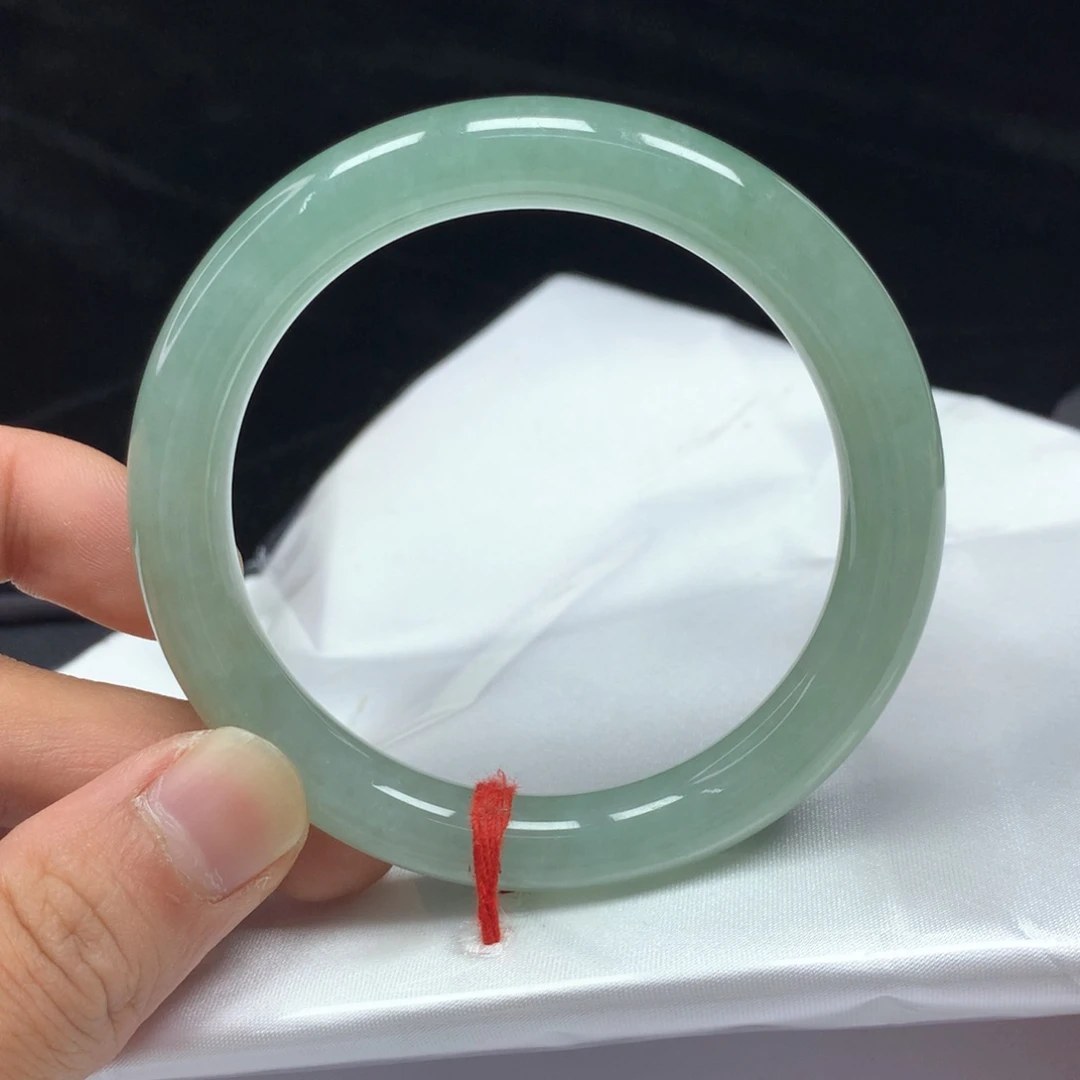 翡翠手镯（圆镯）未镶嵌55.6