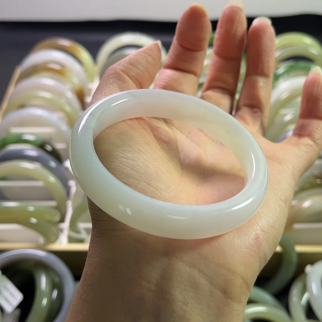 和田玉手镯未镶嵌58.8圈