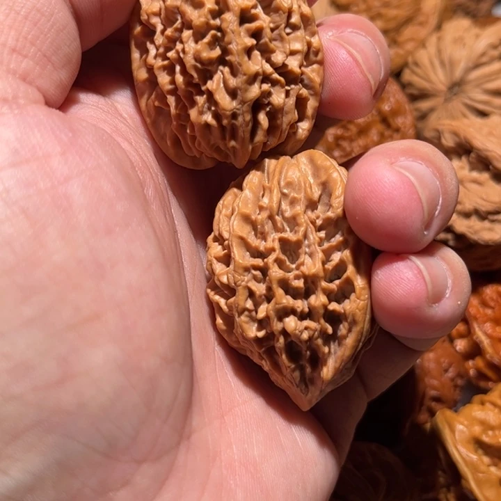 宝***爺桃核吊坠狮子头核桃