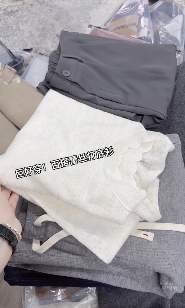 米蓝家名殿！巨好看～百搭蕾丝打底衫5528