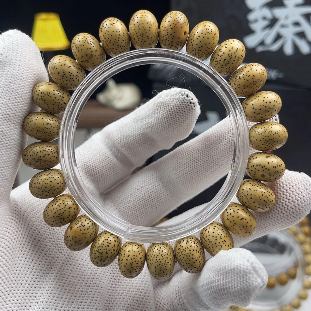 星月菩提手串鸡油黄算盘珠