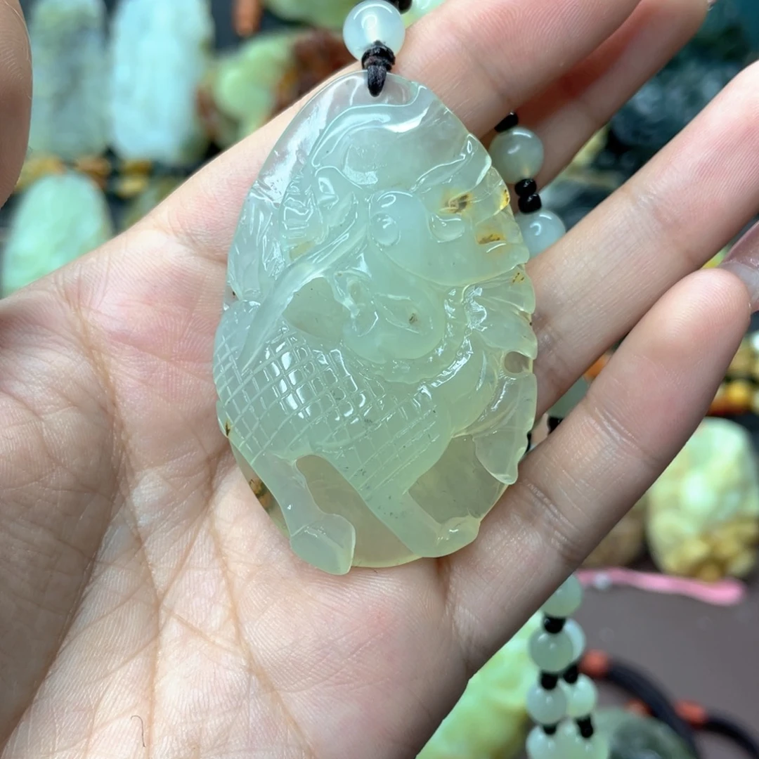 蛇纹石玉颈饰未镶嵌