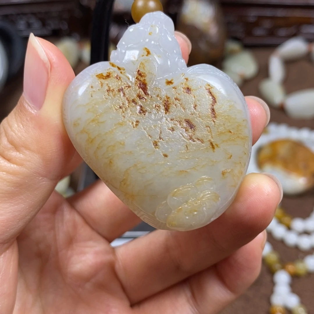 和田玉未镶嵌把件