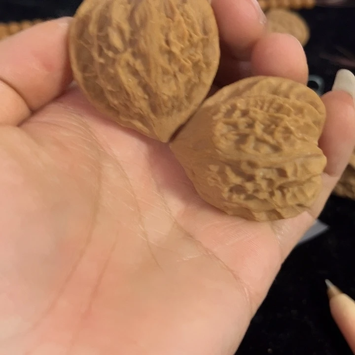 把件文玩核桃39左右微微瑕灯笼，编号007