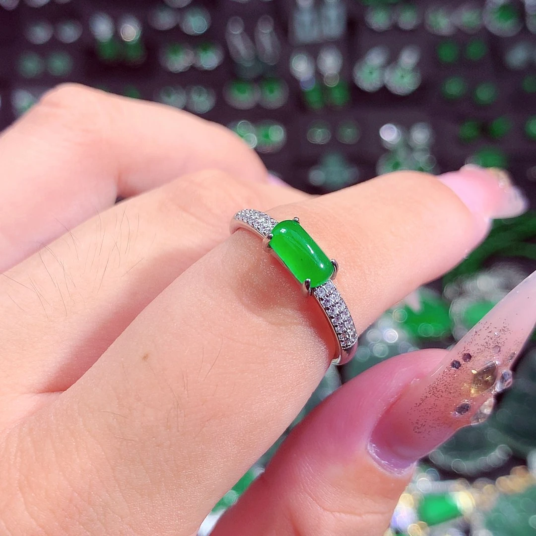 翡翠未镶嵌颈饰挂件