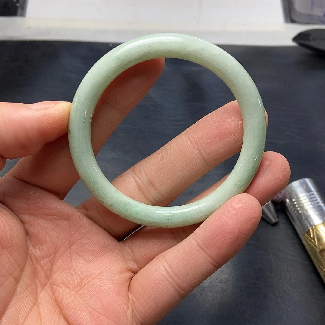 定制翡翠未镶嵌手鐲