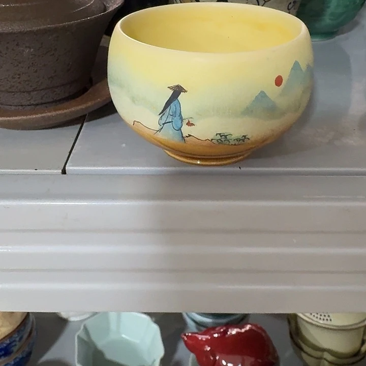 主人杯一个，瓷。。主人