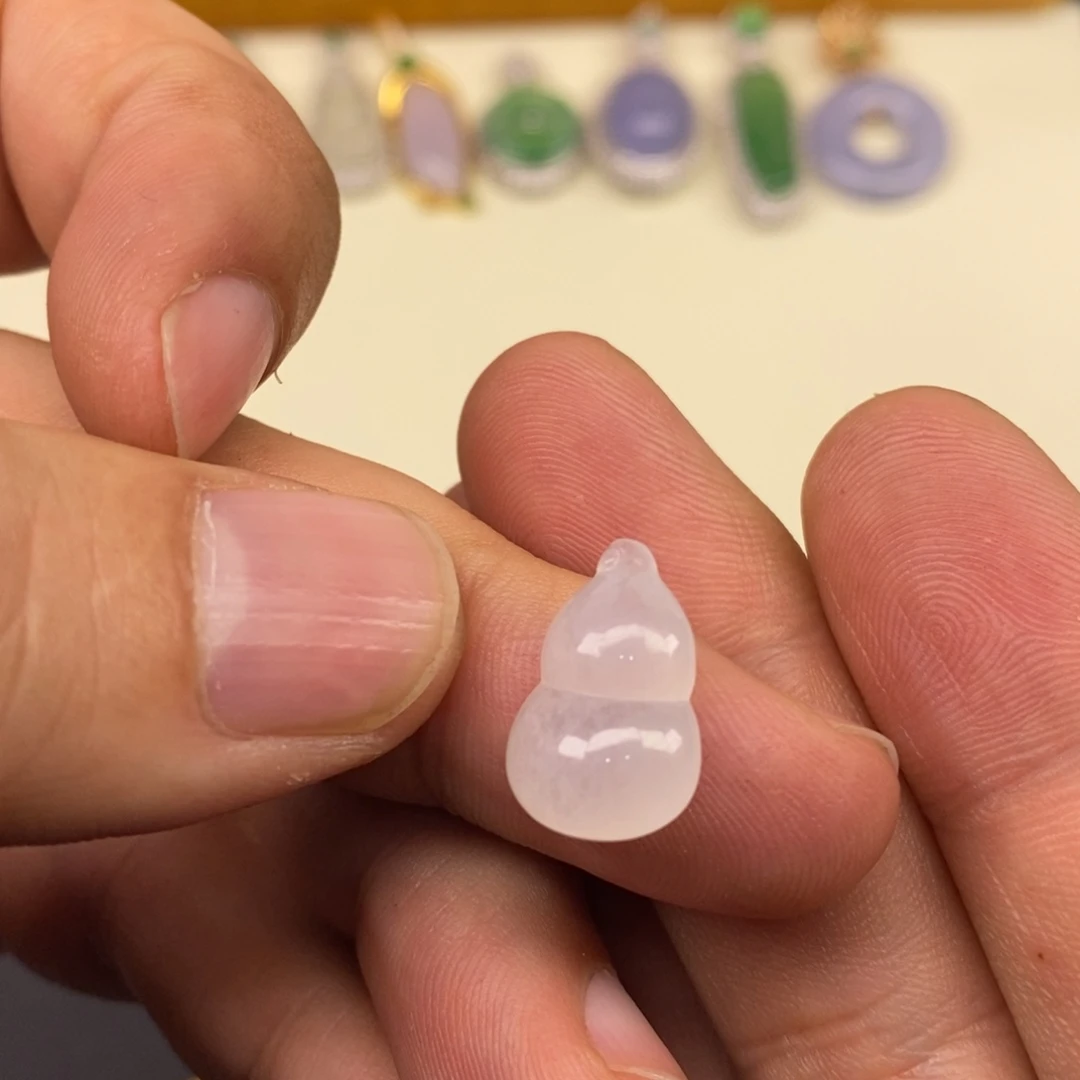 翡翠未镶嵌颈饰天然缅甸翡翠A货漏个