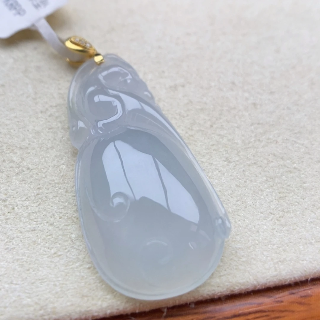 翡翠18K金镶嵌颈饰吊坠