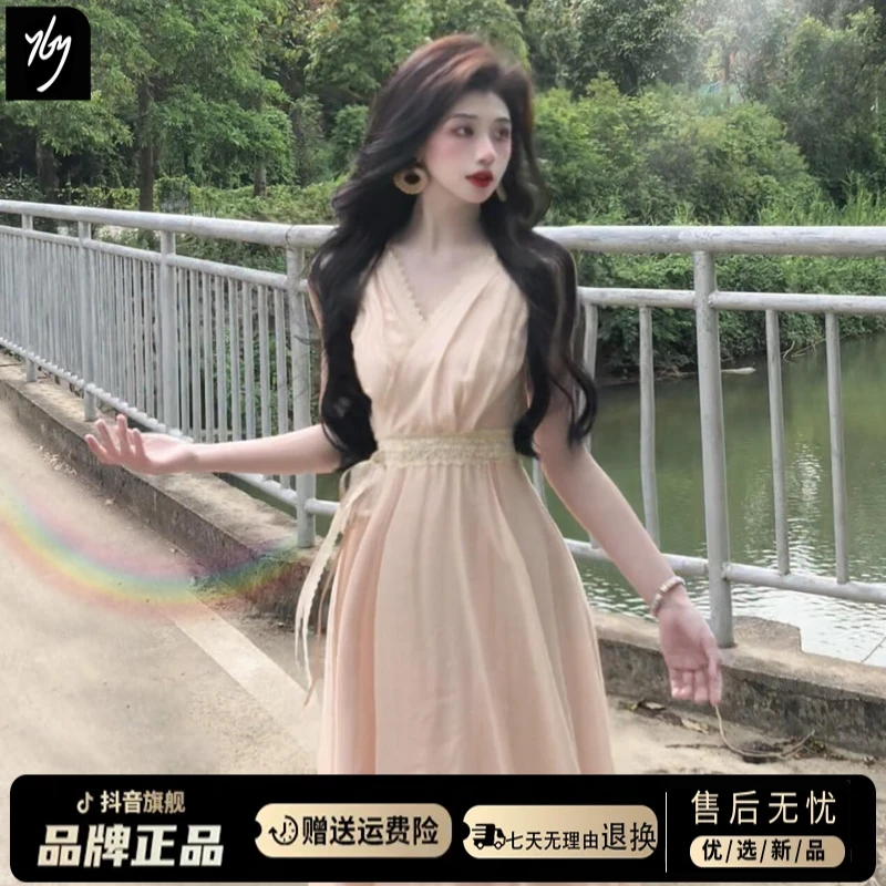 粉色高级感V领挂脖连衣裙子女夏季2025新款法式气质收腰仙女长裙
