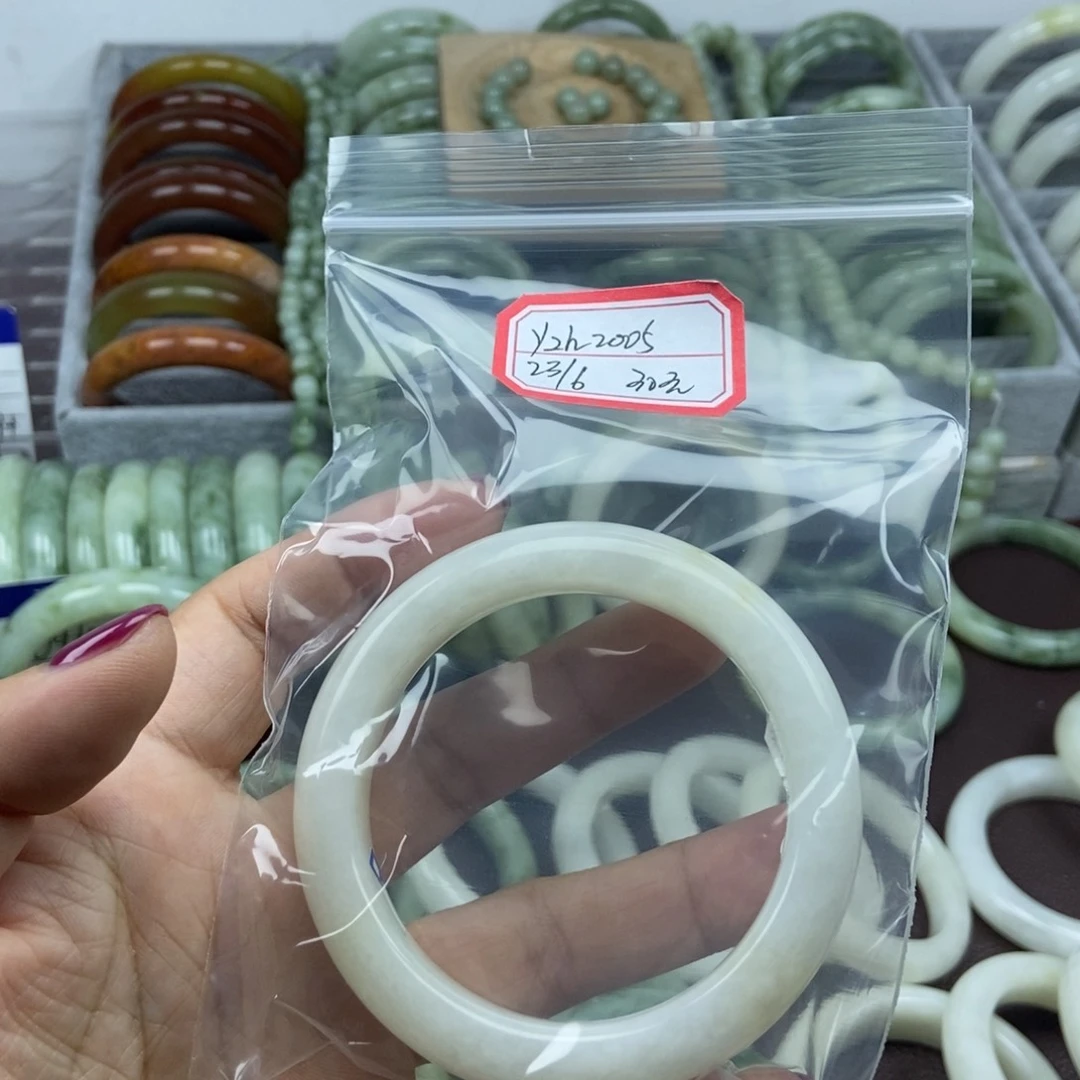 寒***芯蛇纹石玉未镶嵌手镯