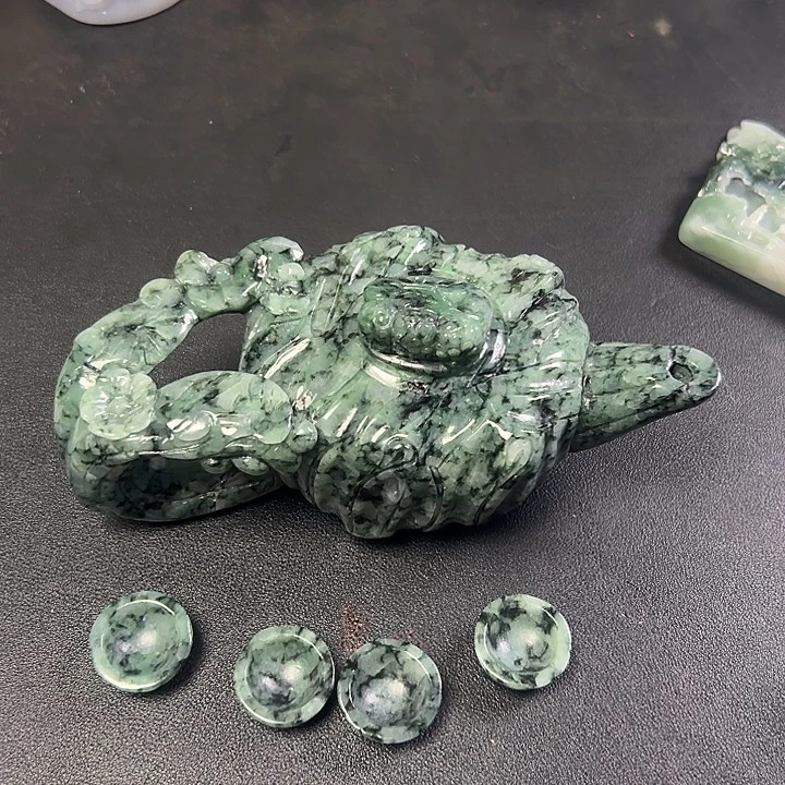 翡翠摆件未镶嵌翡翠