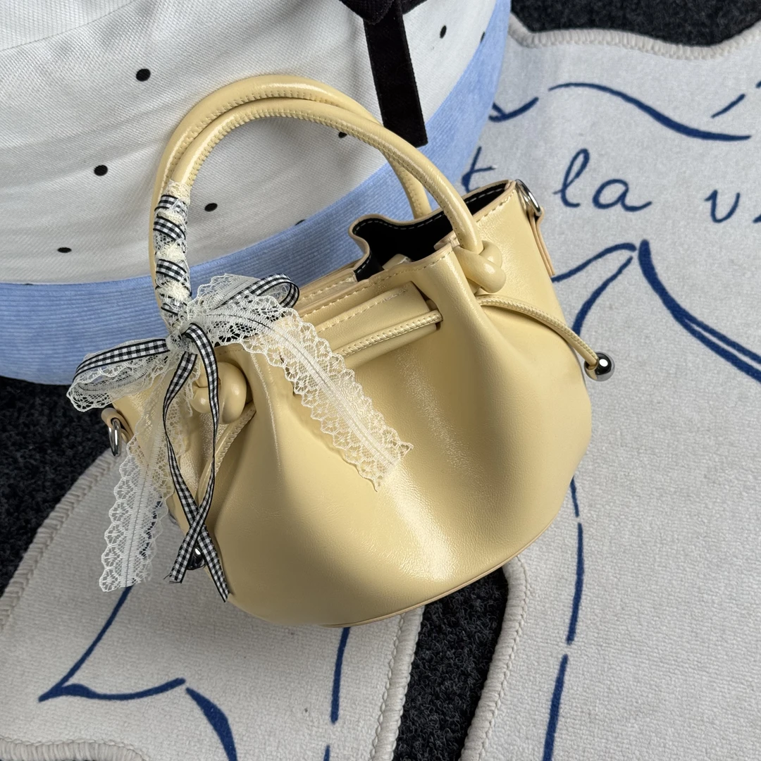 一张同学【长约20宽10高15单位厘米】手提单肩斜挎包C4437黄色