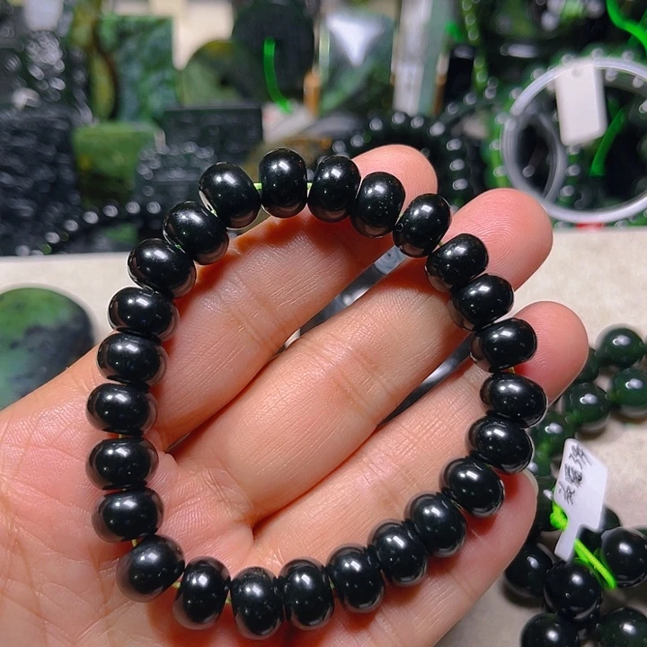 如***月蛇纹石玉未镶嵌颈饰