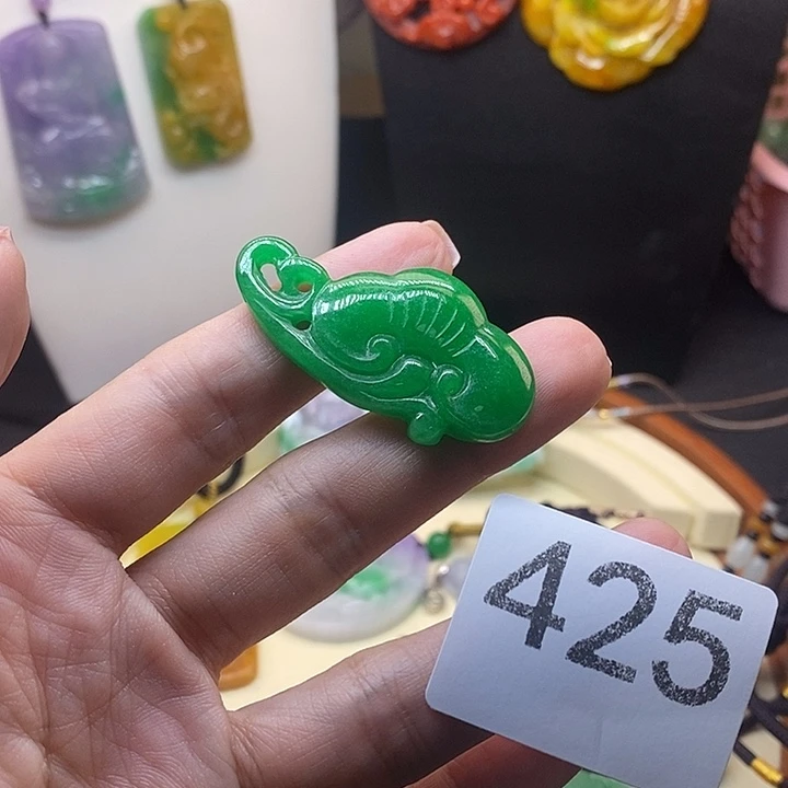 翡翠未镶嵌吊坠(赠链)
