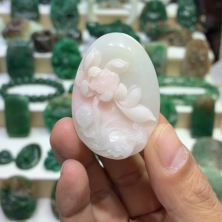 独山玉未镶嵌颈饰合家幸福