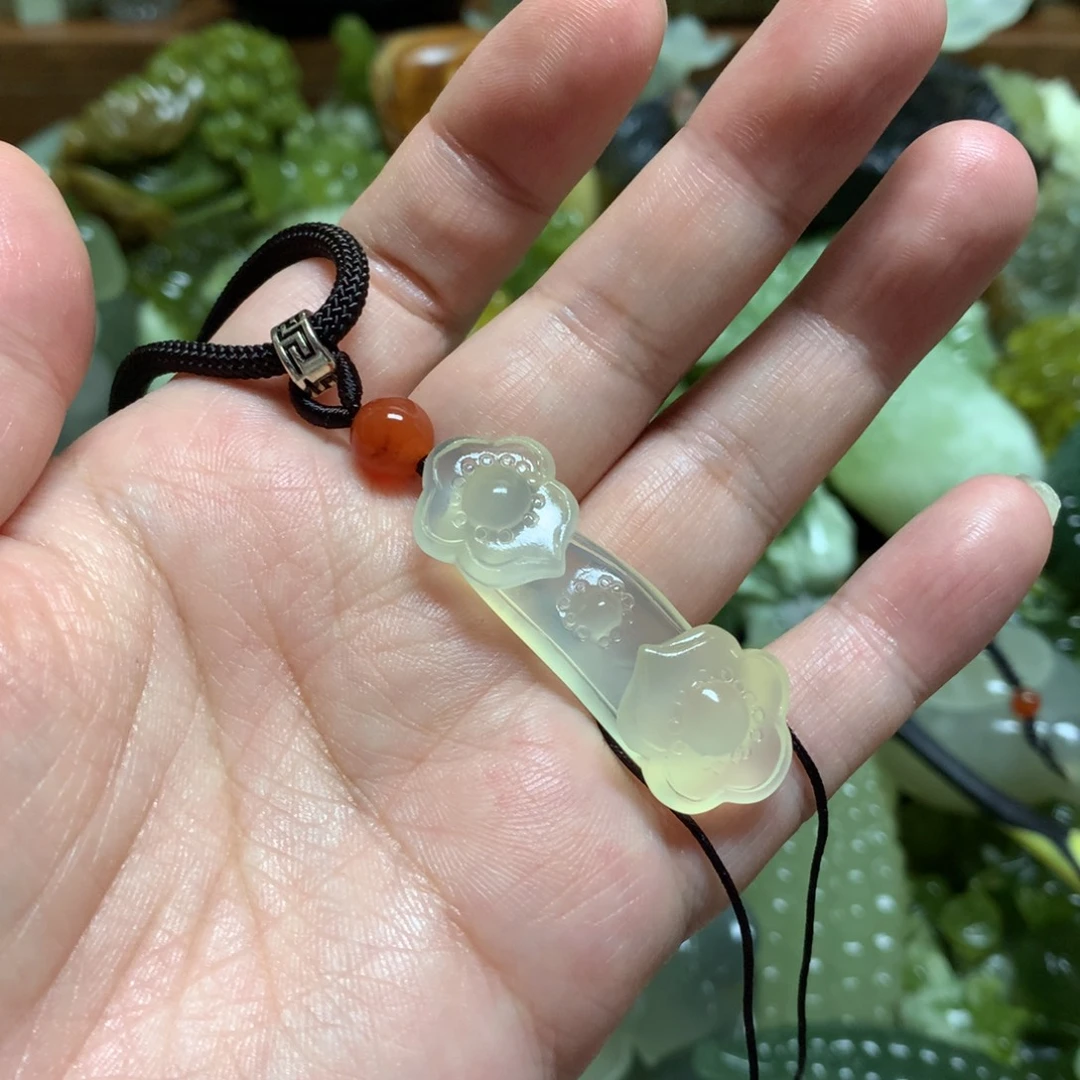 琬***儿岫玉未镶嵌手把吊坠