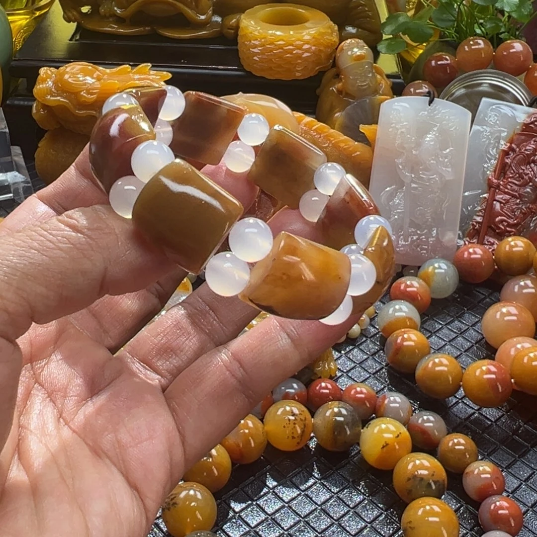 石英质玉未镶嵌颈饰