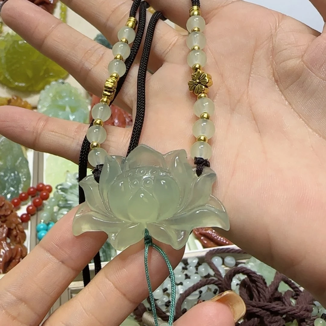 未镶嵌蛇纹石玉吊坠