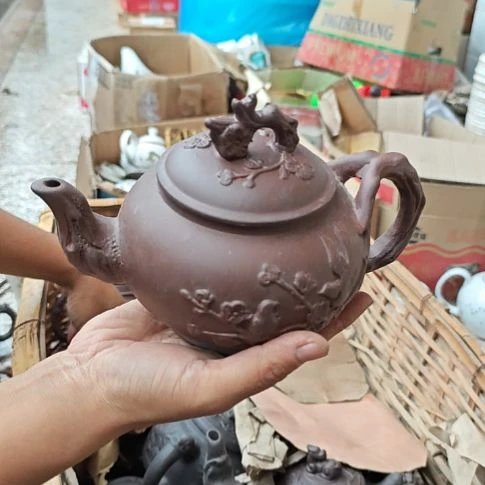 库存微瑕紫砂壶一个