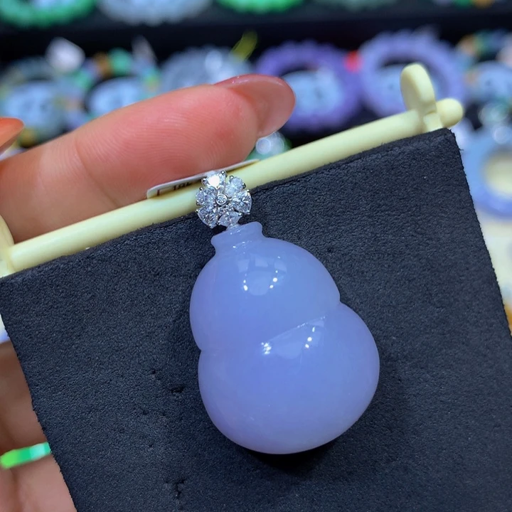 翡翠18K金镶嵌颈饰翡翠