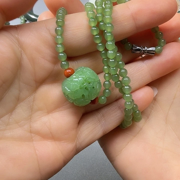 颈饰未镶嵌和田玉（碧玉）