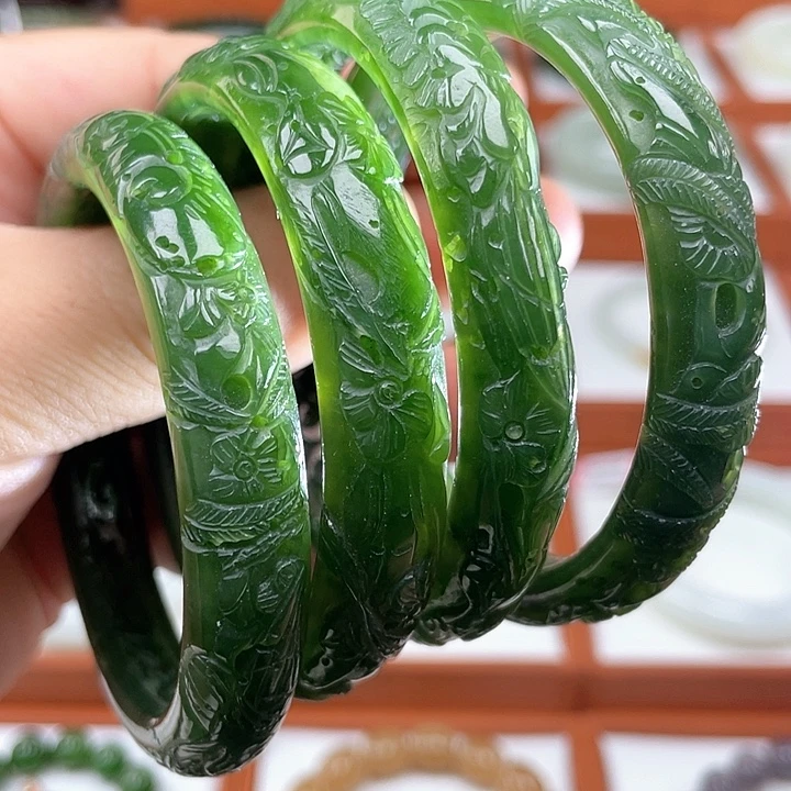 和田玉（碧玉）未镶嵌手镯菠菜绿