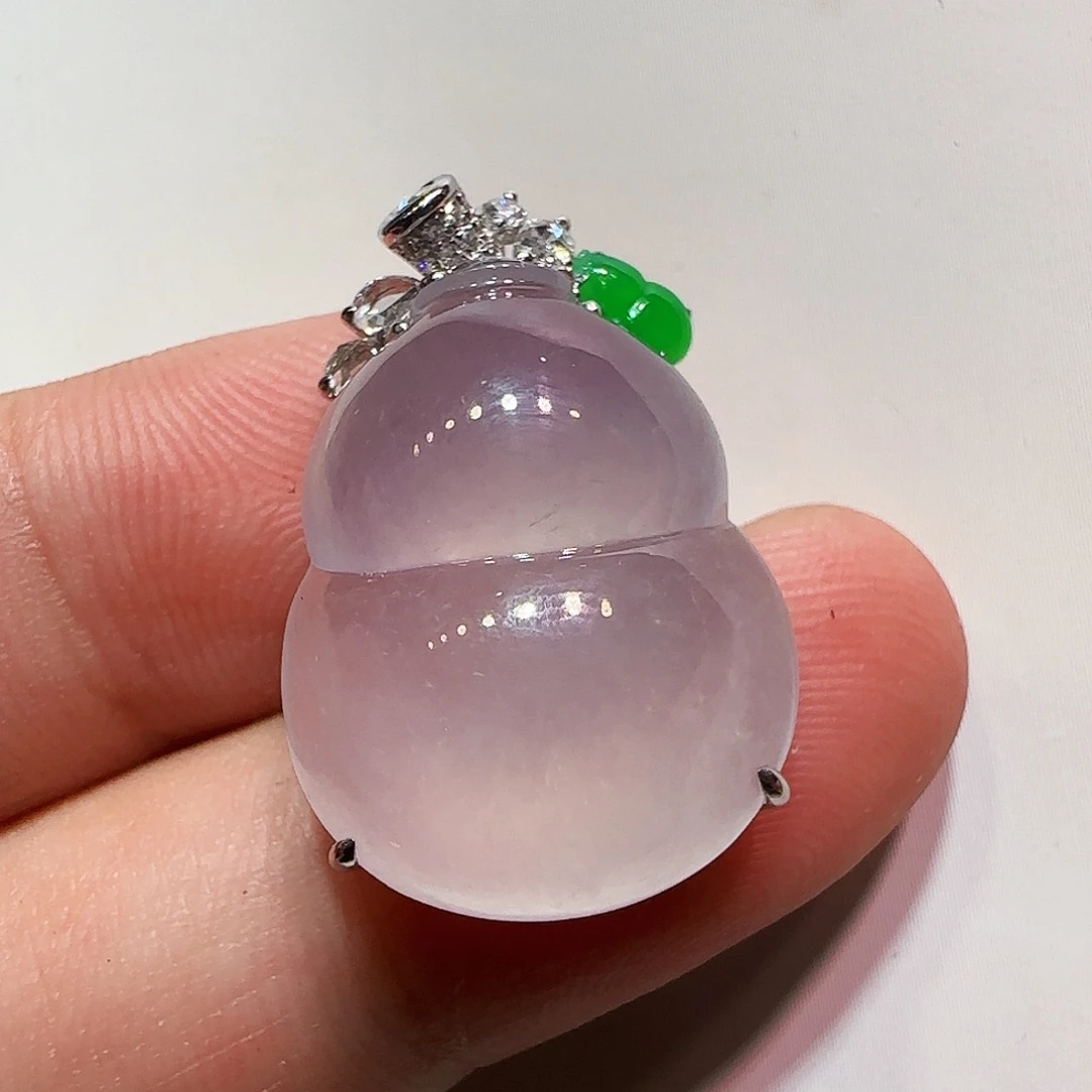 翡翠18K金镶嵌颈饰吊坠