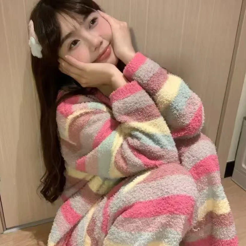 甜美彩色条纹长袖圆领睡衣套装女秋冬珊瑚绒保暖宽松外穿家居服L