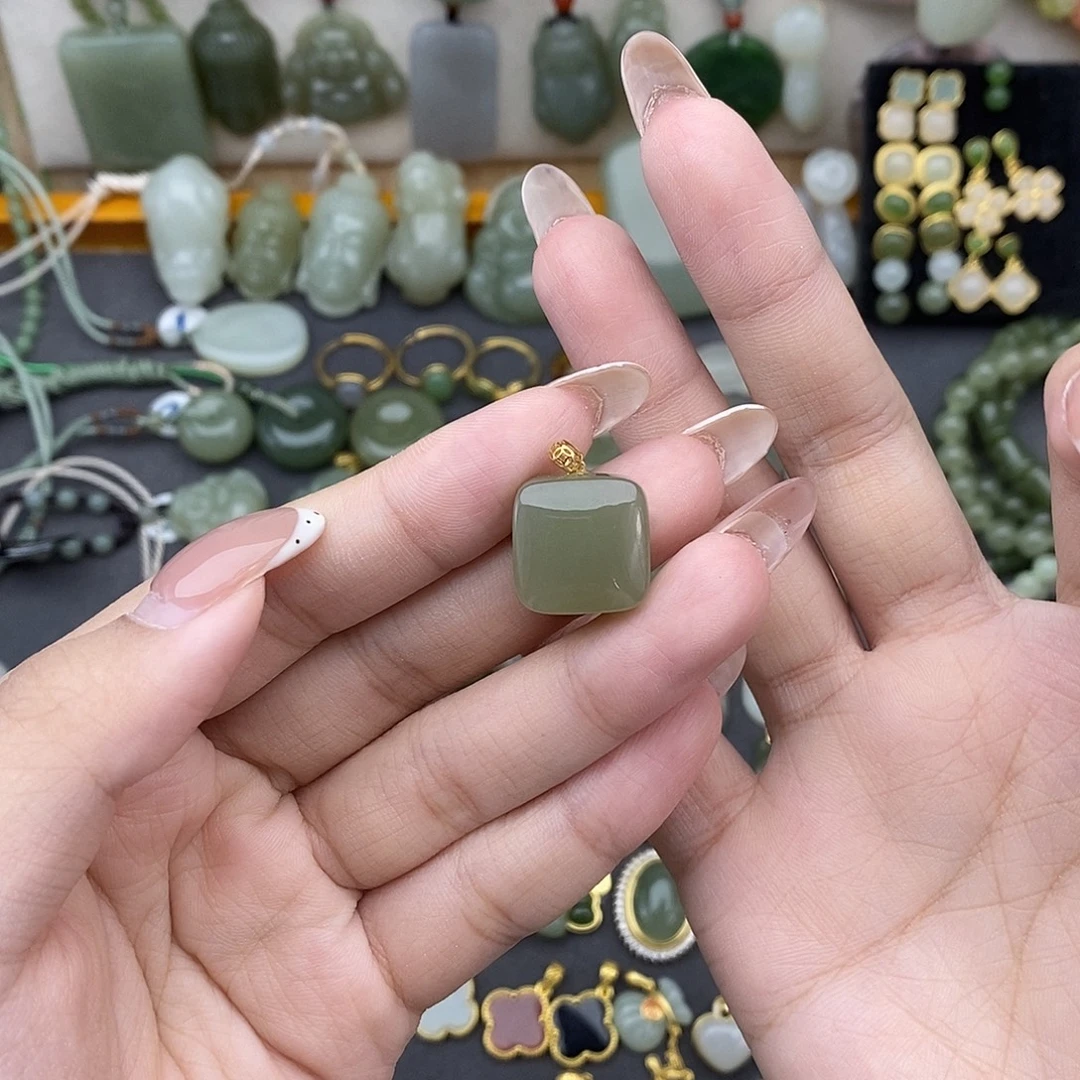 吊坠(不含链)18K金镶嵌和田玉