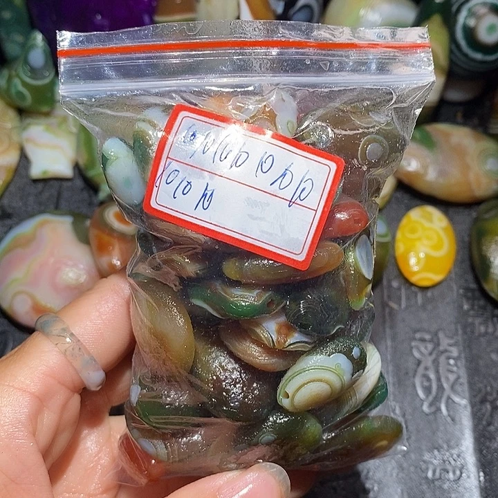 来***假玛瑙/玉髓颈饰合金