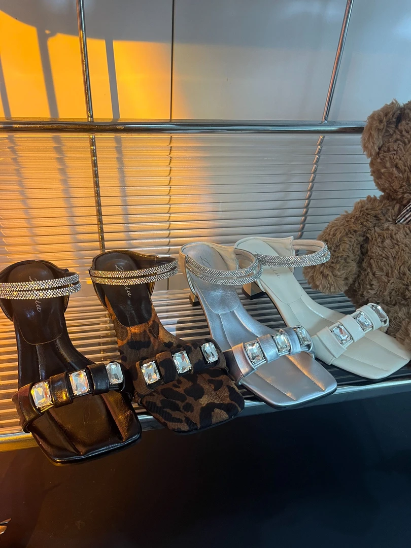 豹纹法式一字型水钻夏季一字拖凉拖鞋粗跟方头时尚高跟