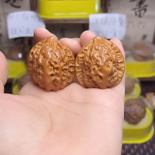 文玩核桃吊坠野生玲珑