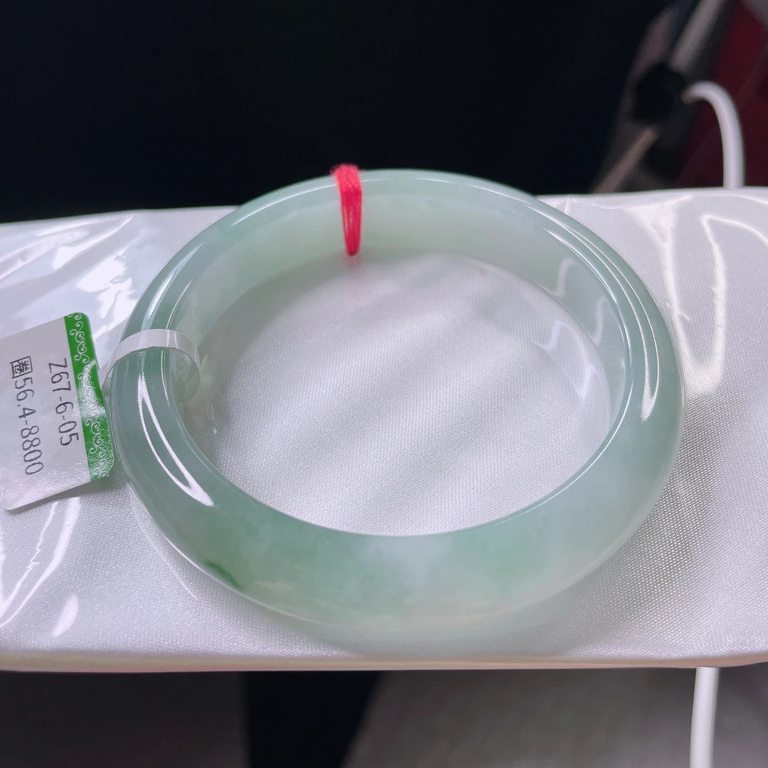 56.4圈口天然缅甸A货翡翠冰种飘绿宽边高货手镯女款玉镯子