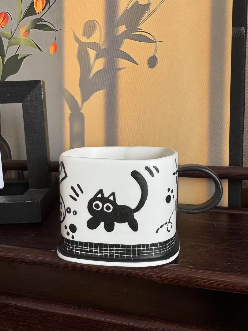 景德镇高温釉下彩纯手绘创意瓷 小黑猫方杯