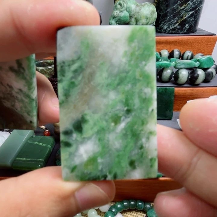 独山玉未镶嵌珠宝半成品