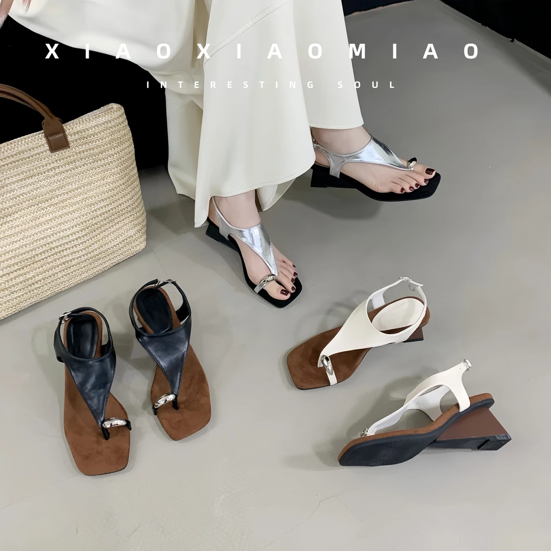 XIAOXIAOMIAO绝美坡跟厚底套趾夹脚人字凉鞋2025新款配裙子罗马鞋
