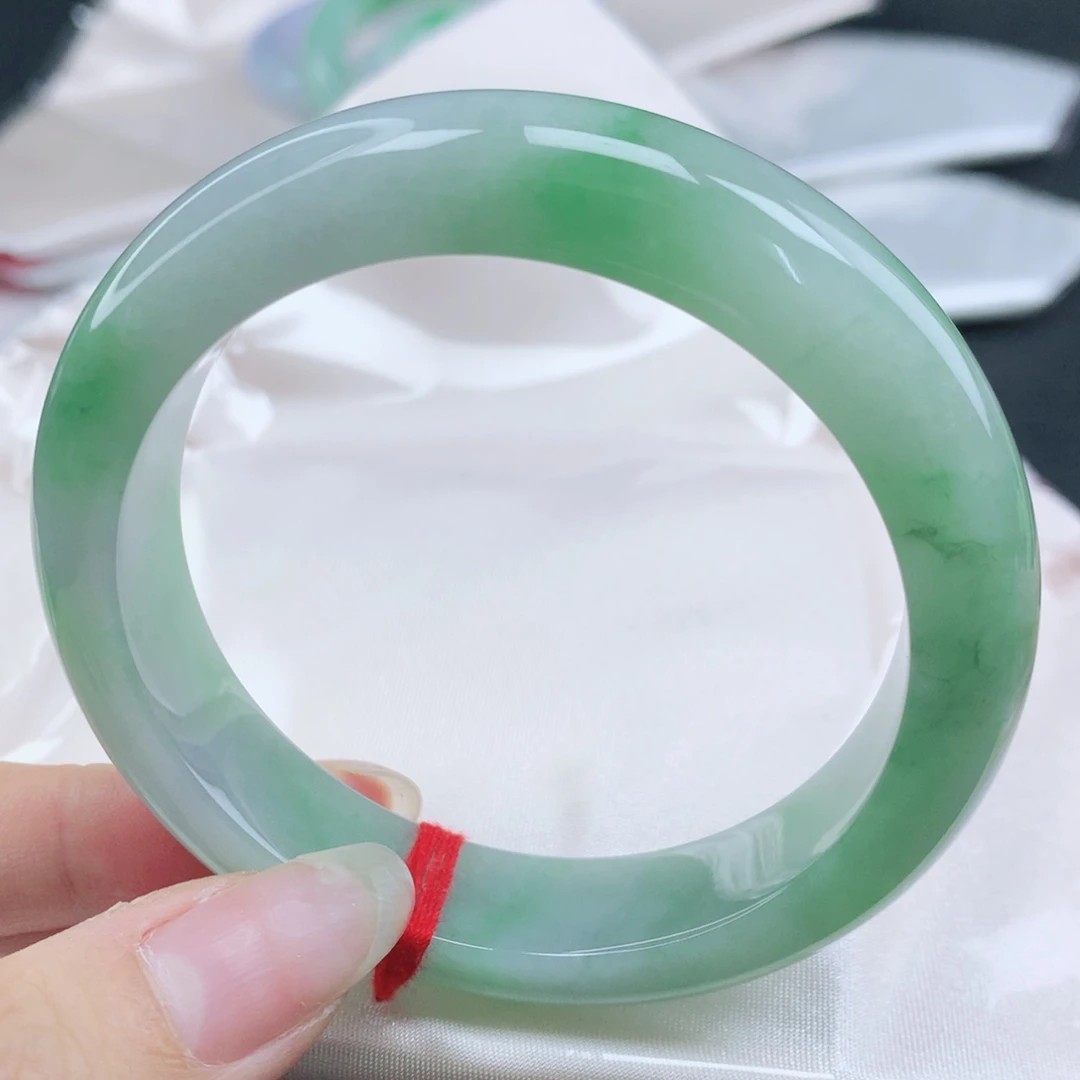 翡翠未镶嵌手镯（圆镯）缅甸56.7细腻飘阳绿正圈