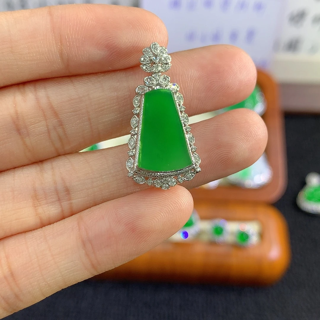 翡翠18K金镶嵌吊坠(不含链)无事牌