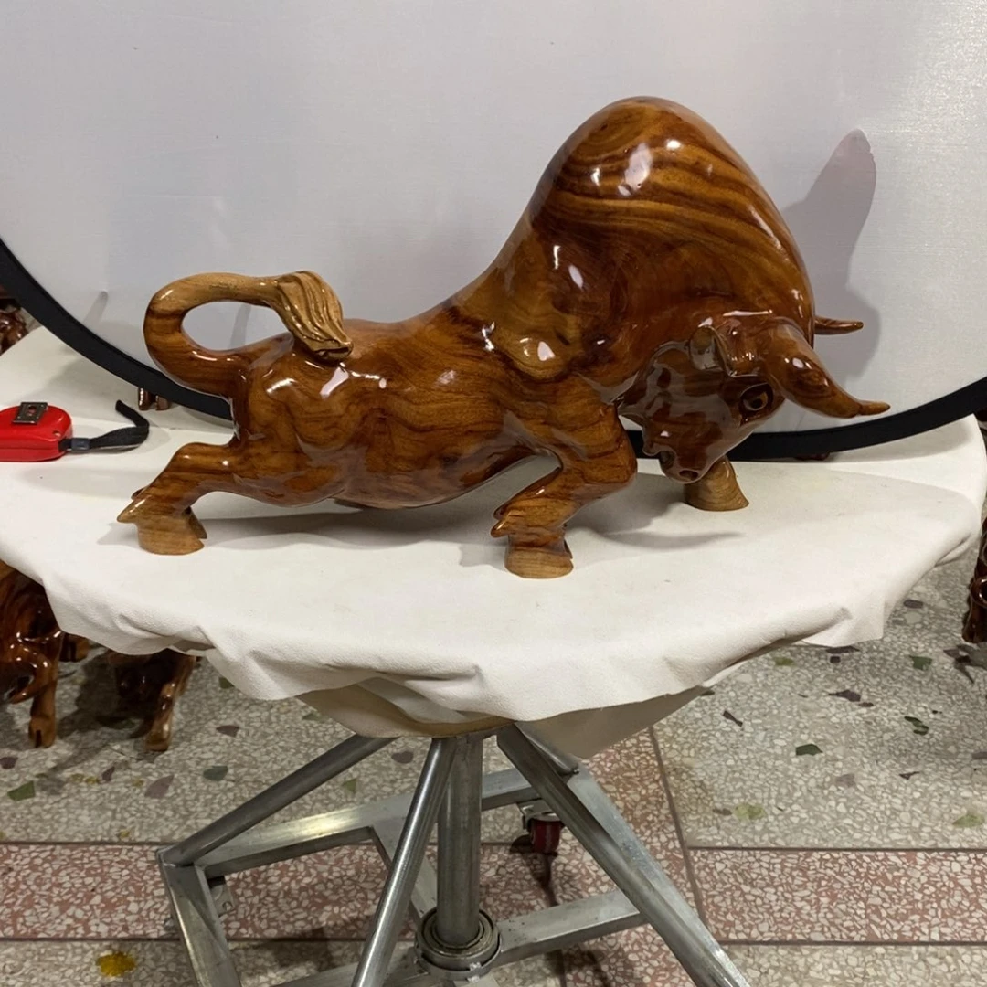 缘***悟香樟木实木香樟木斗牛摆件