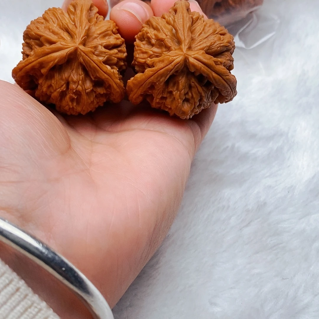 C***吊坠文玩核桃三棱