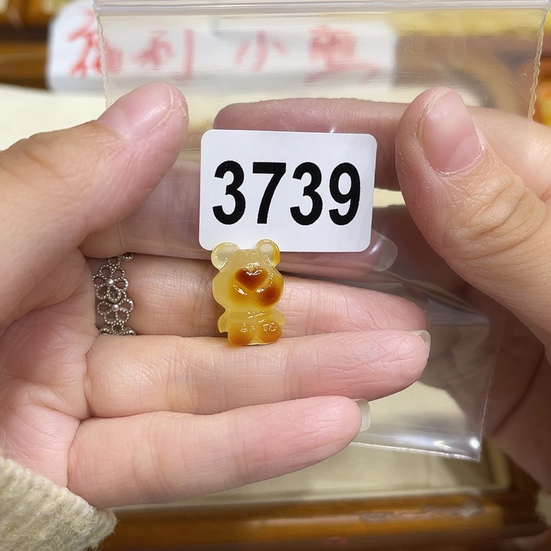 琥珀未镶嵌颈饰蜜蜡