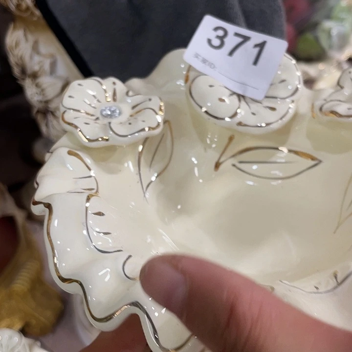 瓷片瑕疵摆。。。。。。。。。。。。。。。。。