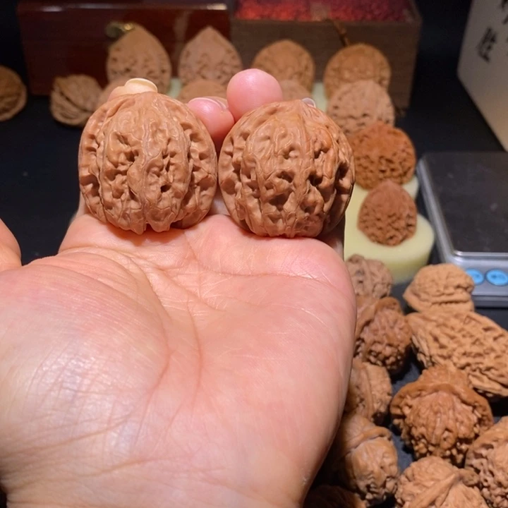 文玩核桃吊坠磐石38