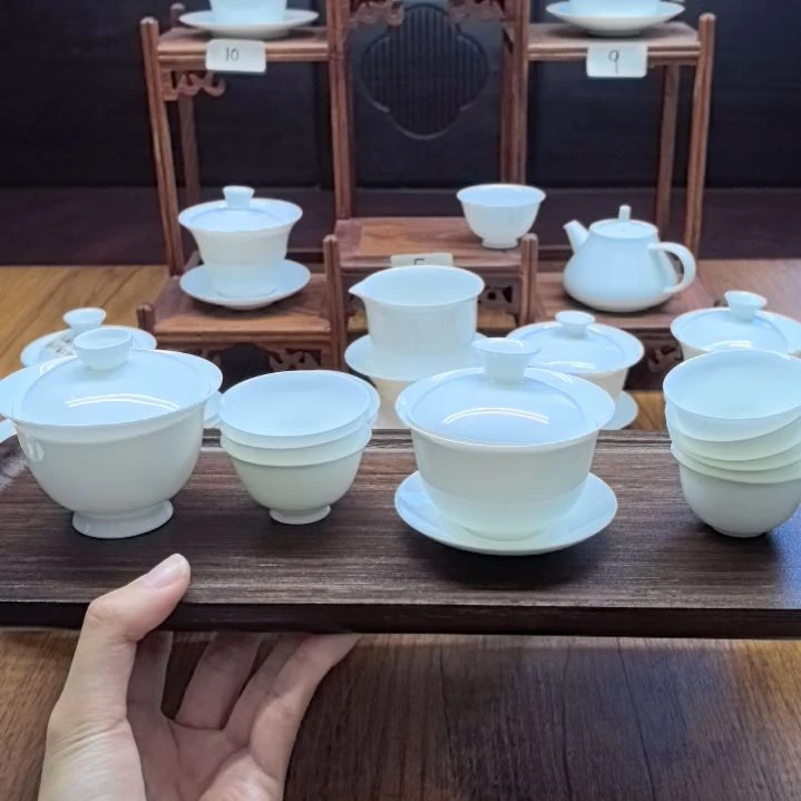 m****Y高脚盖碗+8个高脚杯+100元宝盖碗+8个玉兰杯